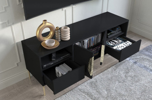 Czarna komoda RTV Skandica MERLIN ze złotymi dodatkami / szer. 138 cm