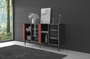 Podświetlana komoda witryna połysk Skandica Lilka czarna-czerwona na nóżkach / szer. 138 cm