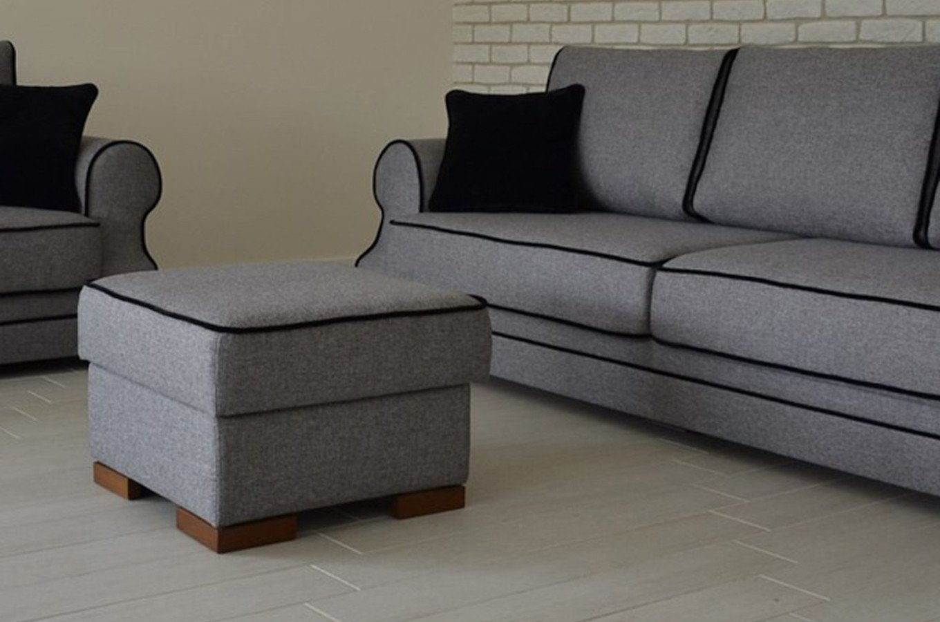 Elegancki puf GENEVA w angielskim stylu / trzy wymiary do wyboru