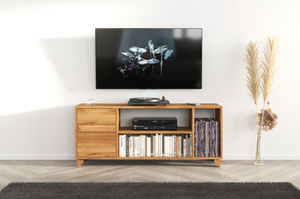 Drewniana szafka RTV dębowa Visby VIVECA na nóżkach / szer. 140 cm