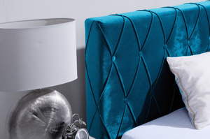 Klasyczne łóżko tapicerowane do sypialni BIANCA pikowane guzikami wzór karo