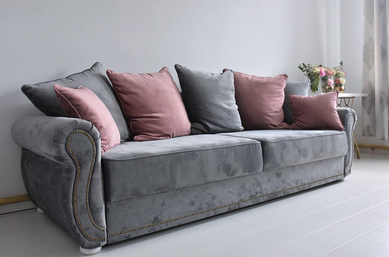 Elegancka 3-osobowa sofa BONA w angielskim stylu z funkcją spania i pojemnikiem na pościel