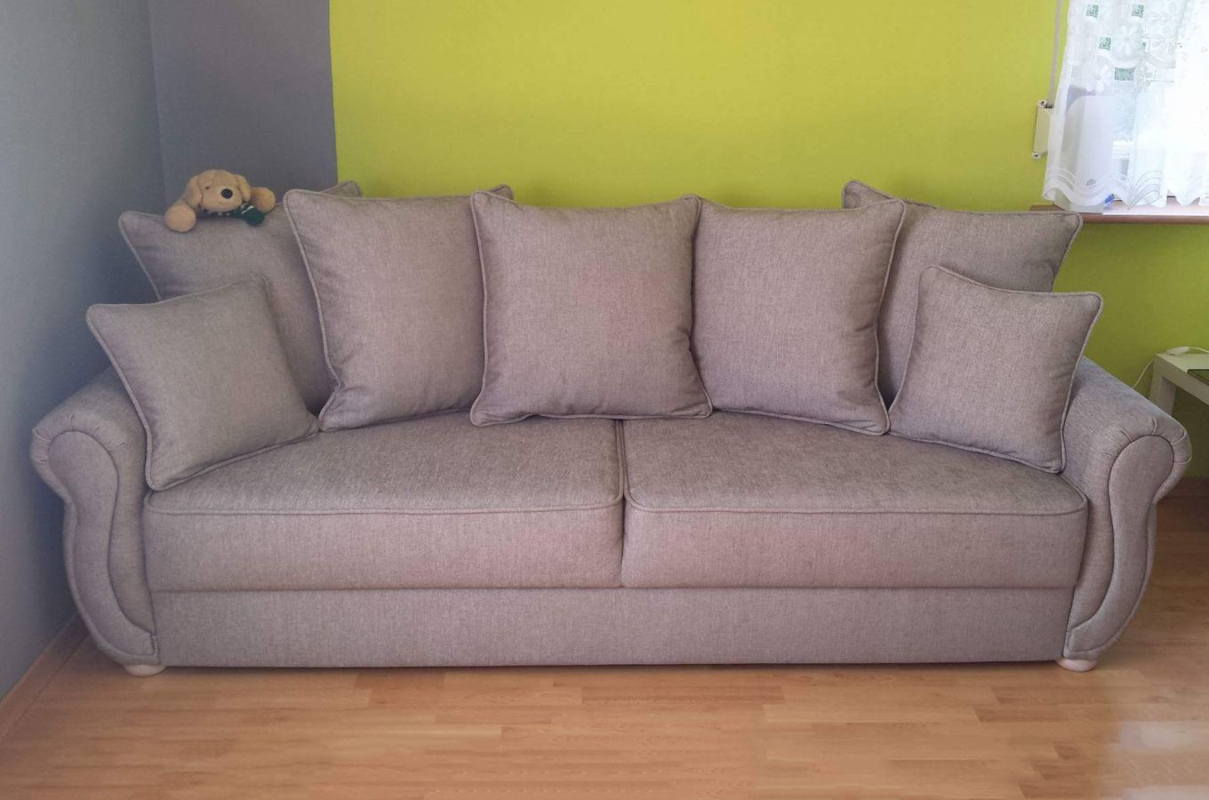 Elegancka 3-osobowa sofa BONA w angielskim stylu z funkcją spania i pojemnikiem na pościel