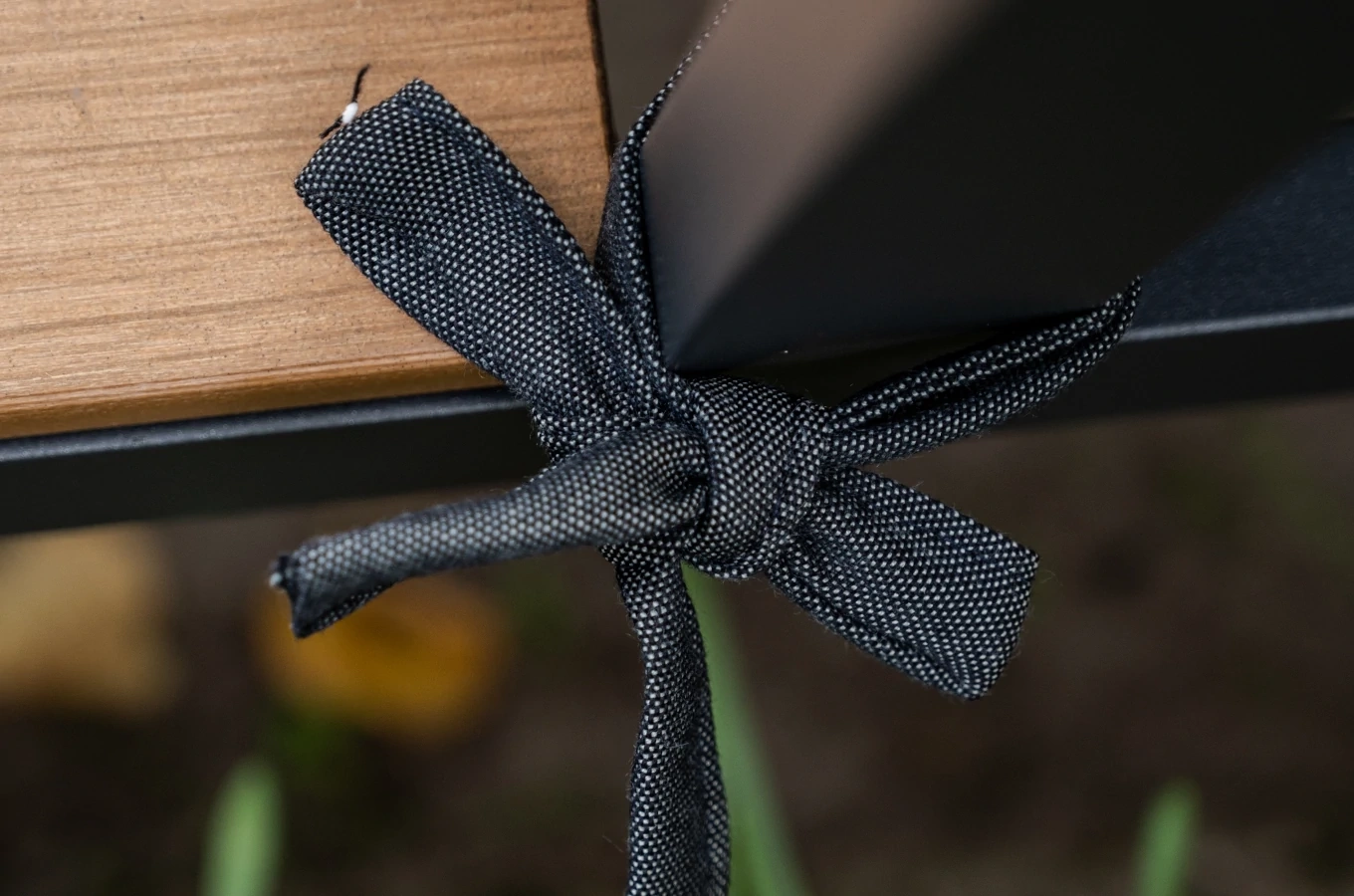 Duży zestaw ogrodowy z czarnego aluminium LAVA / Stół + narożnik