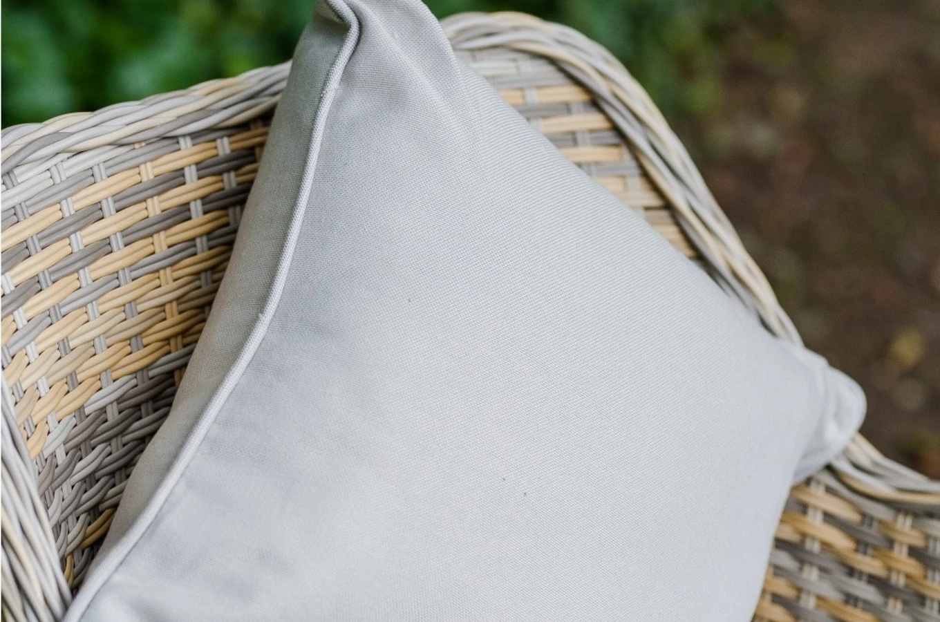 Zestaw mebli ogrodowych z technorattanu ASOLO / Stół + 2 fotele