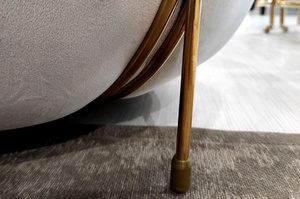 Szary duży puf SPLENDORE na złotych nogach