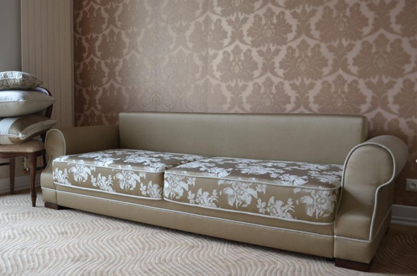 Elegancka 3-osobowa sofa GENEVA w angielskim stylu z funkcją spania i pojemnikiem na pościel