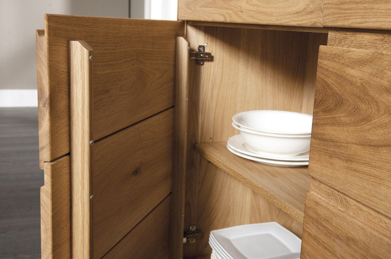 Drewniana witryna ATLANTA dwudrzwiowa / szer. 119 cm