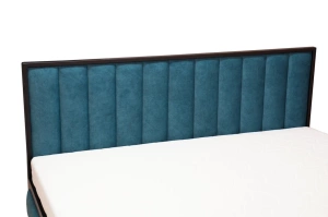 Tapicerowane łóżko z metalową ramą 500 w stylu loft