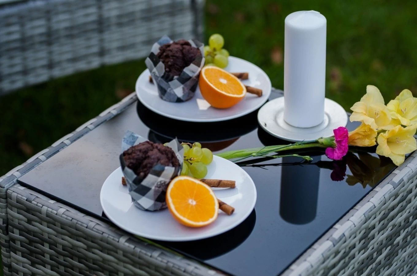 Zestaw mebli ogrodowych z technorattanu ARABBA / Stół + 2 fotele