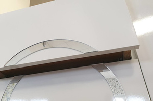 Biała nowoczesna komoda Dancan EVA połysk / szer. 138 cm