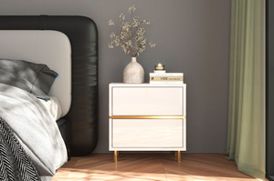 Elegancka biała szafka nocna Dancan MARIKA ze złotymi dodatkami / szer. 49 cm