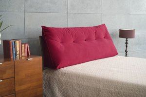 Czerwona poduszka dzienna Visby TRIANGEL 140 cm na drewniany zagłówek łóżka do sypialni / tkanina French Velvet 663