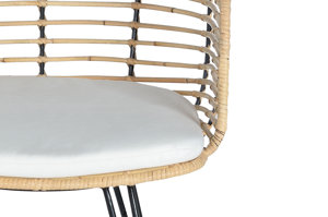 Rattanowe krzesło TERAZZA z białą poduszką