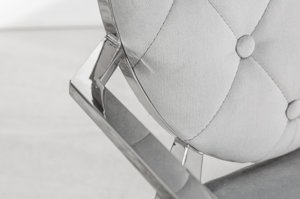 Szare krzesło tapicerowane z podłokietnikami MODERN BAROCK z okrągłym oparciem w stylu glamour